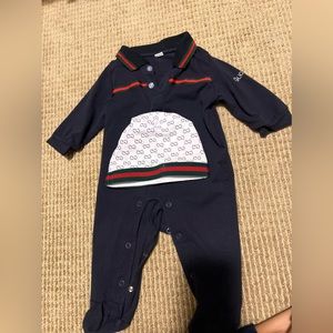 copy-Gucci onesei and hat